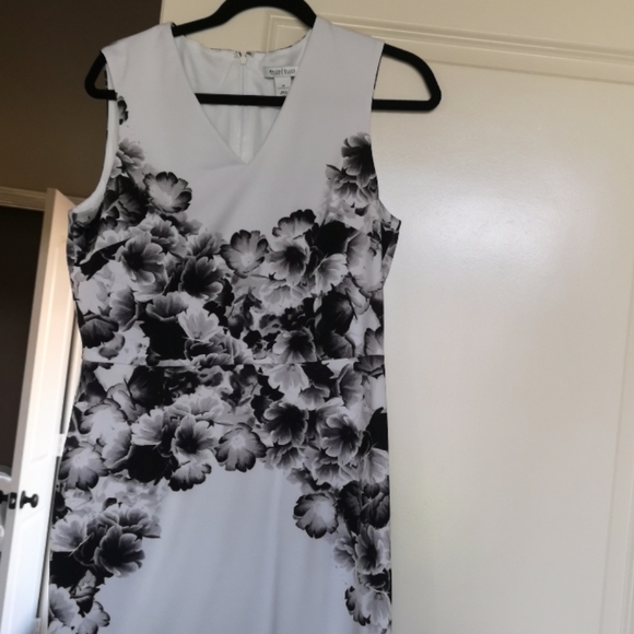 White House Black Market Dresses & Skirts - Preloved black and white dress